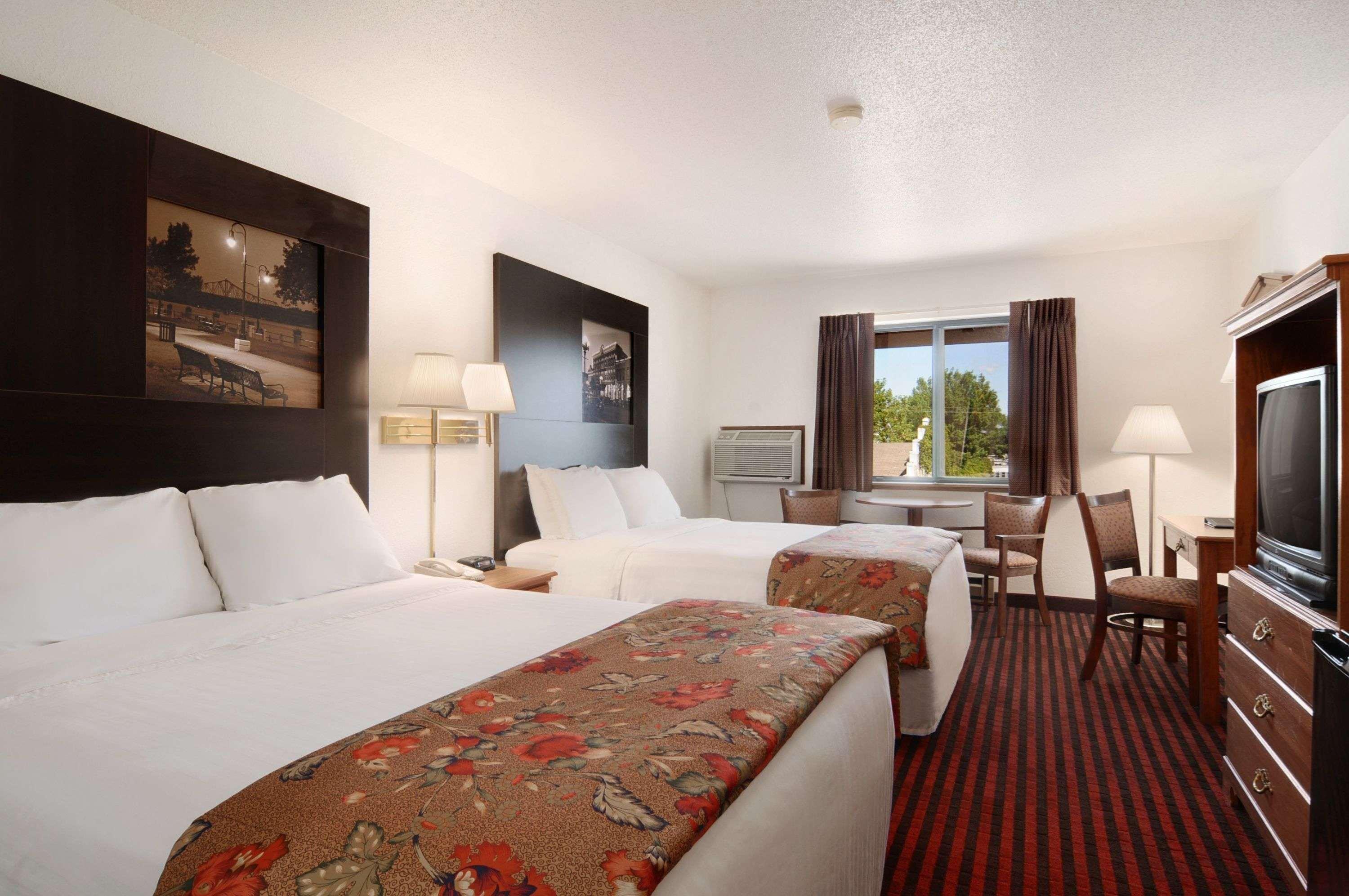 Super 8 By Wyndham La Crosse Hotel Exterior photo