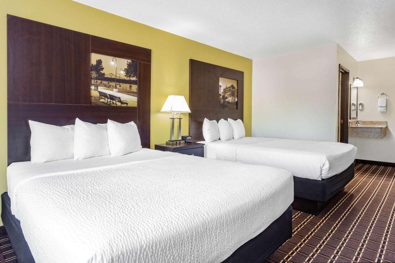 Super 8 By Wyndham La Crosse Hotel Exterior photo